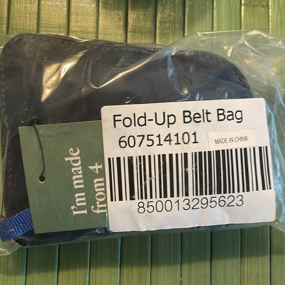 New Paravel Fold Up Belt Bag Blue Packable - Picture 3 of 8